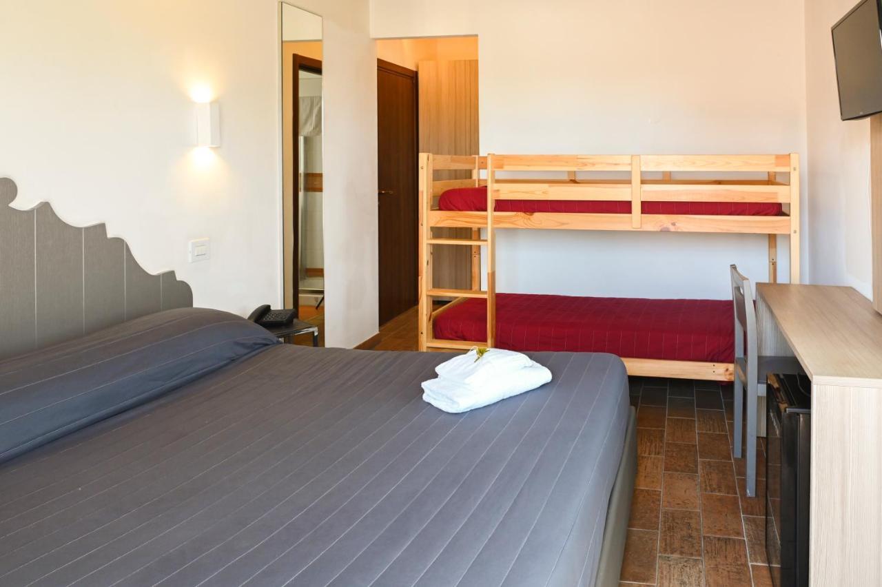 Moretti Village - B&B Чивитанова-Марке Экстерьер фото