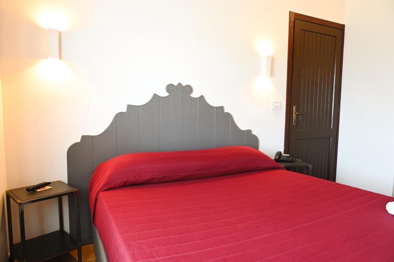 Moretti Village - B&B Чивитанова-Марке Экстерьер фото