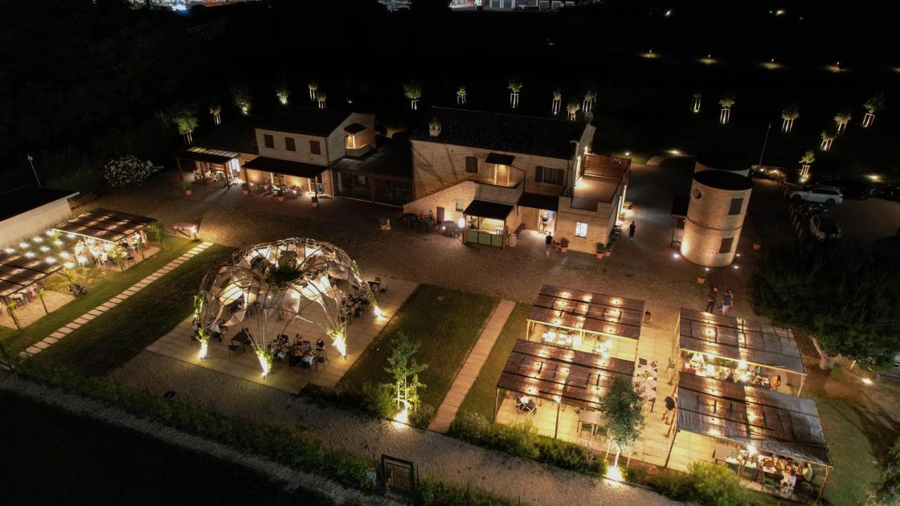 Moretti Village - B&B Чивитанова-Марке Экстерьер фото