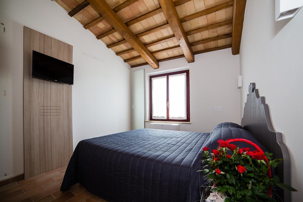 Moretti Village - B&B Чивитанова-Марке Экстерьер фото